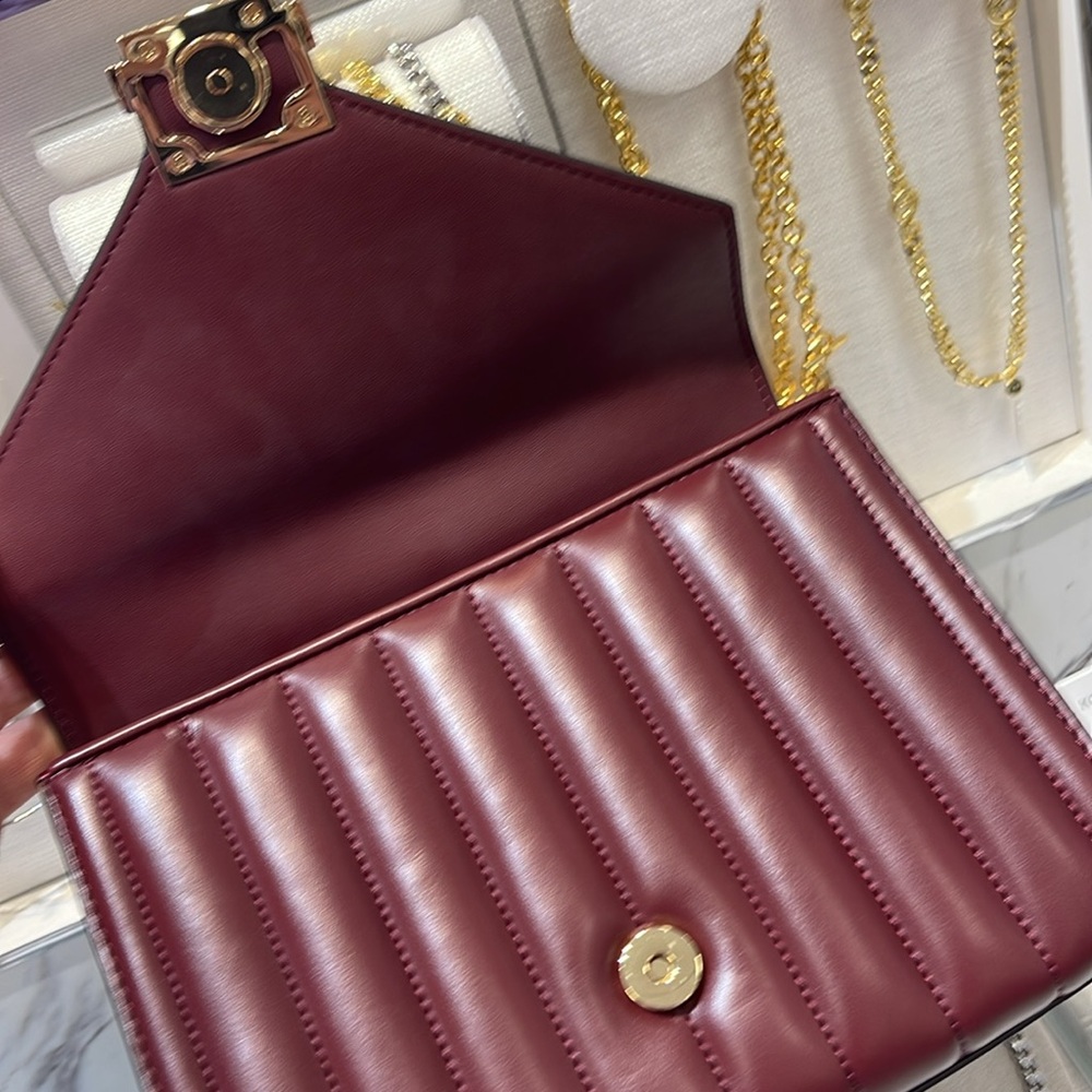 Michael Kors Whitney Medium Quilted Shoulder Crossbody Bag
Oxblood
NWT - Picture 8 of 16